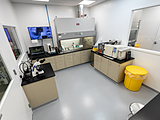 Room with with windows and laboratory equipment on tables